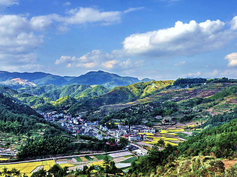 景点介绍 浙江  地  址台州市天台县 概述   天台山,要位于浙江省